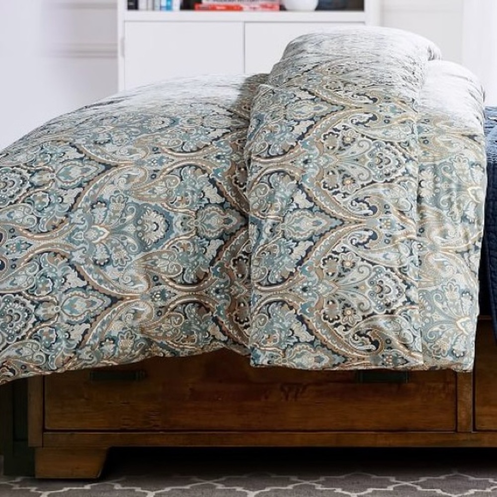 POTTERY BARN Mackenna King/Cali Gray White Blue Paisley Duvet Cover